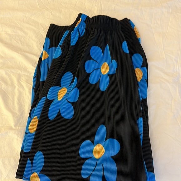 Flower Print Pant - Picture 2 of 3